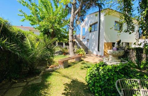 Cunit Apartment | Charming apartment in a duplex with garden & balcony