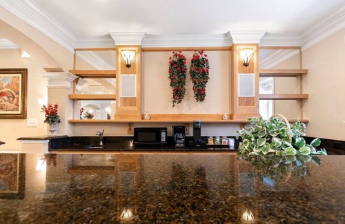 Chantilly Apartment | Charming Apartment Suite, 2 BDR, 1 BATH, Location!