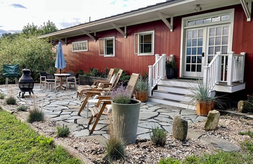 Cambridge Apartment | Charming Apt, Mt View, Pickle Ball, "Where the Wild Things Are" Private Retreat