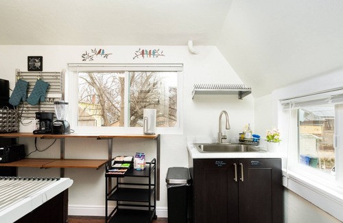 Central City Apartment | Charming Apt With King Bed in the Heart of SLC