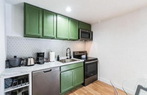 Dallas House | Charming Arboretum Getaway - Guest House