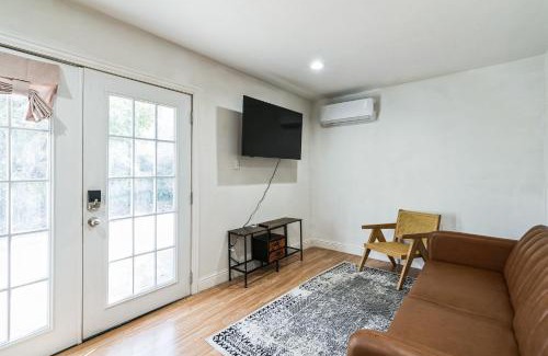 Dallas House | Charming Arboretum Getaway - Guest House