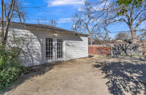 Dallas House | Charming Arboretum Getaway - Guest House