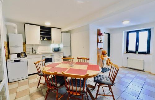 Stuwerviertel Apartment | Charming Attic Apartment near Messe Wien and Center