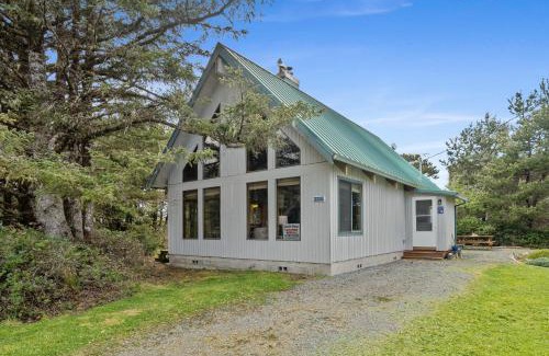Rockaway Beach House | Charming Beach Cabin Close Beach Access