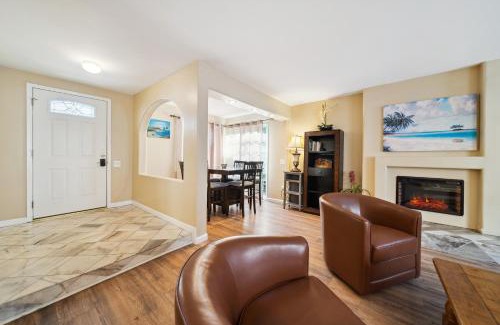 Corona del Mar House | Charming Beach Duplex Home in Corona del Mar