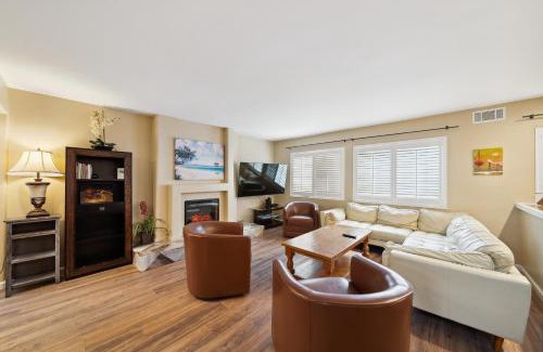 Corona del Mar House | Charming Beach Duplex Home in Corona del Mar