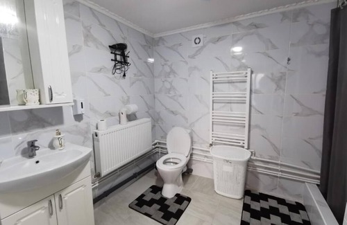 Moldova Bed & Breakfast | Charming bed & breakfast in Băcioi with WiFi, AC