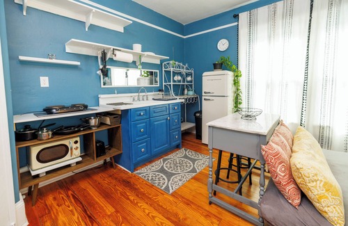 Jefferson Park House | Charming Blue Room studio in a house with AC and WiFi in enjoyable Atlanta
