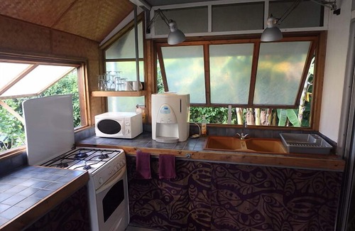 Vai'anae House | Charming bungalow in Polynesia, sleeps 5, near beach, Moorea