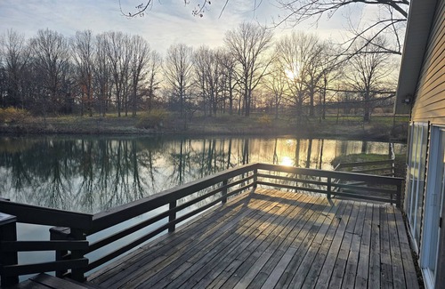 Coatsville House | Charming Cabin on Private Pond – 2 Miles from Lake Rathbun, Southern Iowa