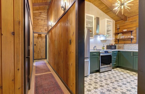 Austerlitz Cabin | Charming cabin with WiFi nestled in serene Austerlitz near the Berkshires
