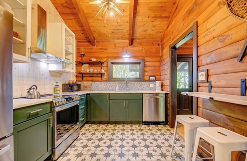 Austerlitz Cabin | Charming cabin with WiFi nestled in serene Austerlitz near the Berkshires