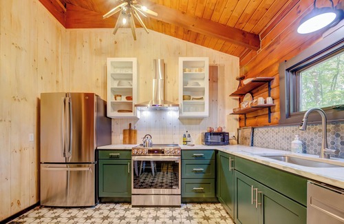 Austerlitz Cabin | Charming cabin with WiFi nestled in serene Austerlitz near the Berkshires