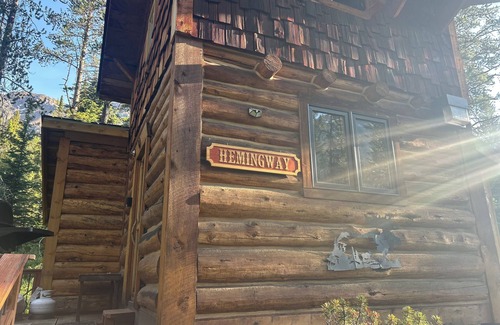 Silver Gate Cabin | Charming cabin with WiFi in Silver Gate/Cooke City