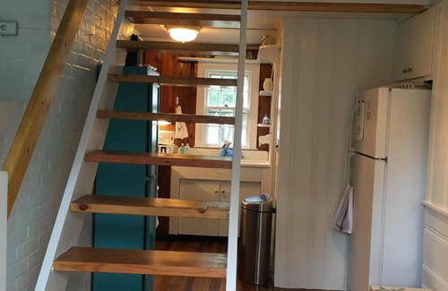 Pocasset Cottage | Charming Cape Cod Cottage Overlooking Ocean
