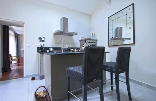 Blois Cottage | Charming Central Blois Cottage: Terrace, Private Garage, Modern Amenities Included