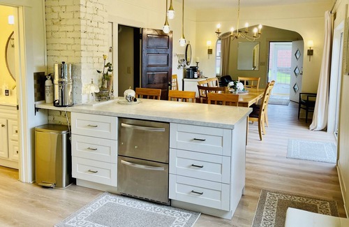 Hurley House | Charming Centrally Located Retreat