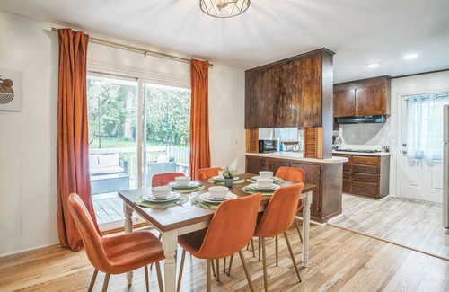 Northeast Raleigh House | Charming & centrally located 4-bedroom house with AC,BBQ and WiFi in Raleigh