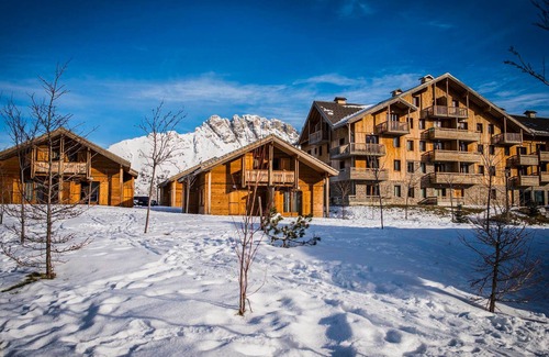 Saint-Etienne-en-Devoluy Ski Chalet | Charming Chalet in Le Hameau du Puy, Superdevoluy - 300m from Slopes, Access to Heated Pool