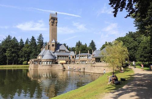 Bosgebied Hoenderloo Apartment | Charming Chalet on Park with Swimming Pool Restaurant and Bowling - Nationaal Park de Hoge Veluwe - Cozy Getaway Hoenderloo