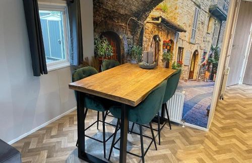 Hippolytushoef Ski Chalet | Charming chalet with spacious garden on a holiday park near the Wadden Sea