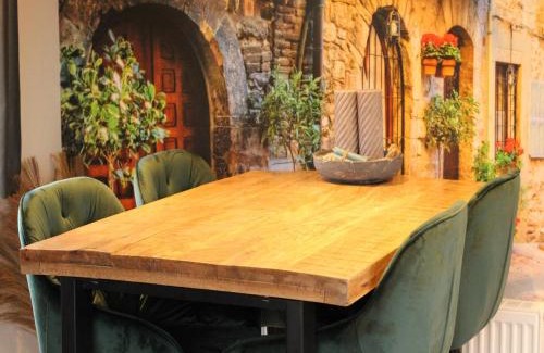 Hippolytushoef Ski Chalet | Charming chalet with spacious garden on a holiday park near the Wadden Sea