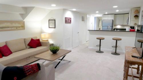 Lanier Heights Apartment | Charming City Centered Walk to Zoo