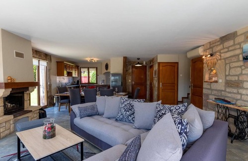 Villers-les-Luxeuil Cottage | Charming cottage with private pool and jacuzzi in the Vosges