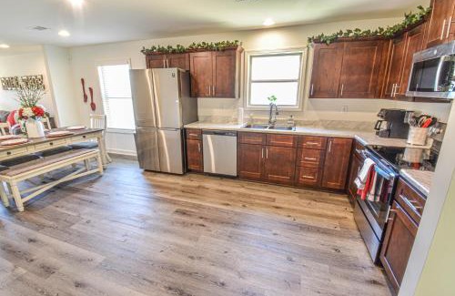 Tuscaloosa House | Charming & Comfy - Close to Stadium & Campus - Parents - Game Weekend