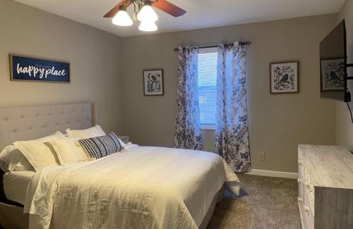 Winston - Salem Apartment | Charming Condo Near WFU and Hospitals, Full Kitchen, Strong WiFi, In-Unit Laundry