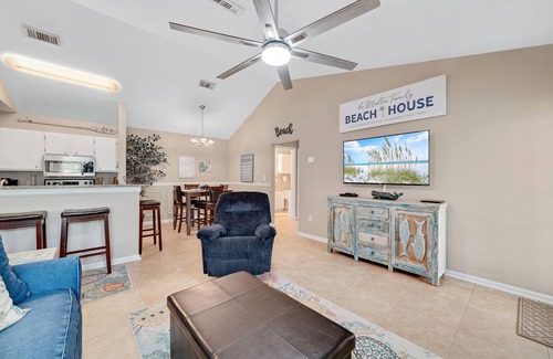 Gulf Shores Condo | Charming Condo With Luxe Amenities Less Than 10 Minutes From the Beach