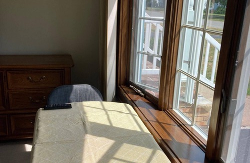 East Irondequoit House | Charming, Convenience and Comfort - Minutes from Downtown Rochester