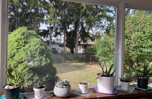 East Irondequoit House | Charming, Convenience and Comfort - Minutes from Downtown Rochester