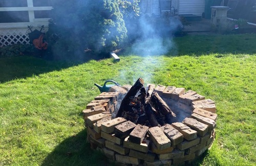 East Irondequoit House | Charming, Convenience and Comfort - Minutes from Downtown Rochester