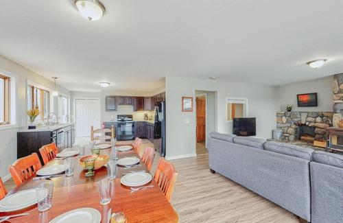 Manset House | Charming cottage with grill, private deck, and stunning ocean views