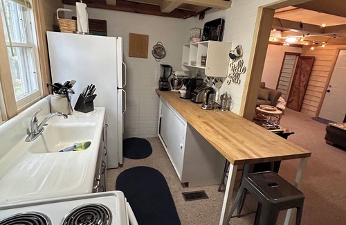 Deerbrook Cottage | Charming cottage 2 bd 1 bth WiFi, AC Antigo Bass Lake Golf Course utv snow trl