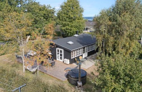 Fjellerup House | Charming Cottage Close To The Beach