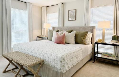 Savannah House | Charming Cottage for Family and Dogs near Beach & City