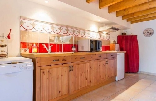 Monnieres Cottage | Charming Cottage in Vineyard Village with Bikes, Near Clisson and Puy du Fou