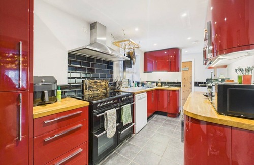 St. Newlyn East Cottage | Charming Cottage nr Newquay– Sleeps 5 & Cosy Fire