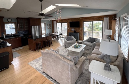 South Nags Head Cottage | Charming Cottage, South Nags Head, 5 min walk to the beach