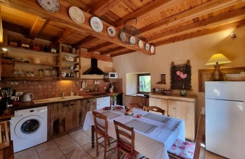 Cuinzier Cottage | Charming Cottage with Garden, Fireplace, and Modern Amenities near Cublize Leisure Base