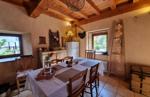 Cuinzier Cottage | Charming Cottage with Garden, Fireplace, and Modern Amenities near Cublize Leisure Base