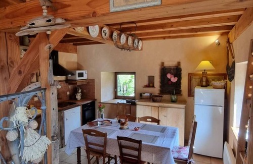 Cuinzier Cottage | Charming Cottage with Garden, Fireplace, and Modern Amenities near Cublize Leisure Base