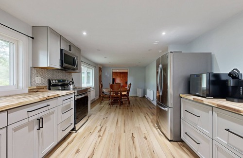 Union House | Charming Cottage with Modern Updates, BBQ Grill, and Nearby Attractions