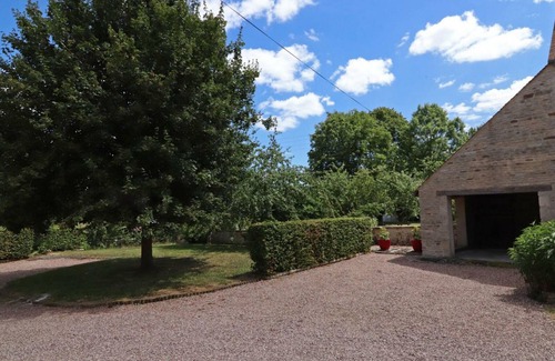 Merri Cottage | Charming country house with garden, game room, WiFi, and modern amenities near village shops