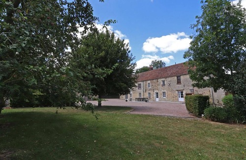 Merri Cottage | Charming country house with garden, game room, WiFi, and modern amenities near village shops