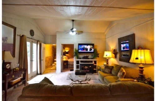 Sutherlin Apartment | Charming country Loft suite near VIR and Hyco Lake