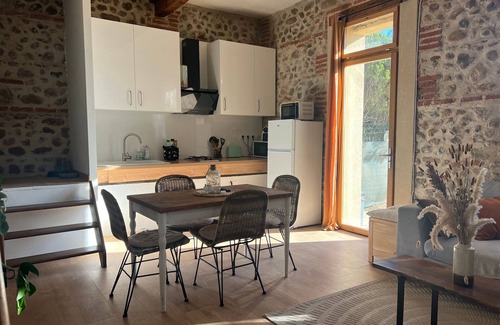 Pia House | Charming Countryside Haven with Pool: 2 Apartments, 8 Guests, Near Perpignan